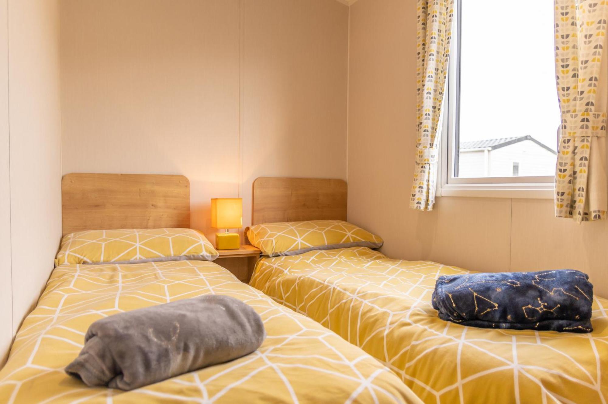 64 Lancaster The Lazy Willow 3 Bedroom Hot Tub Caravan Tattershall Lakes ภายนอก รูปภาพ