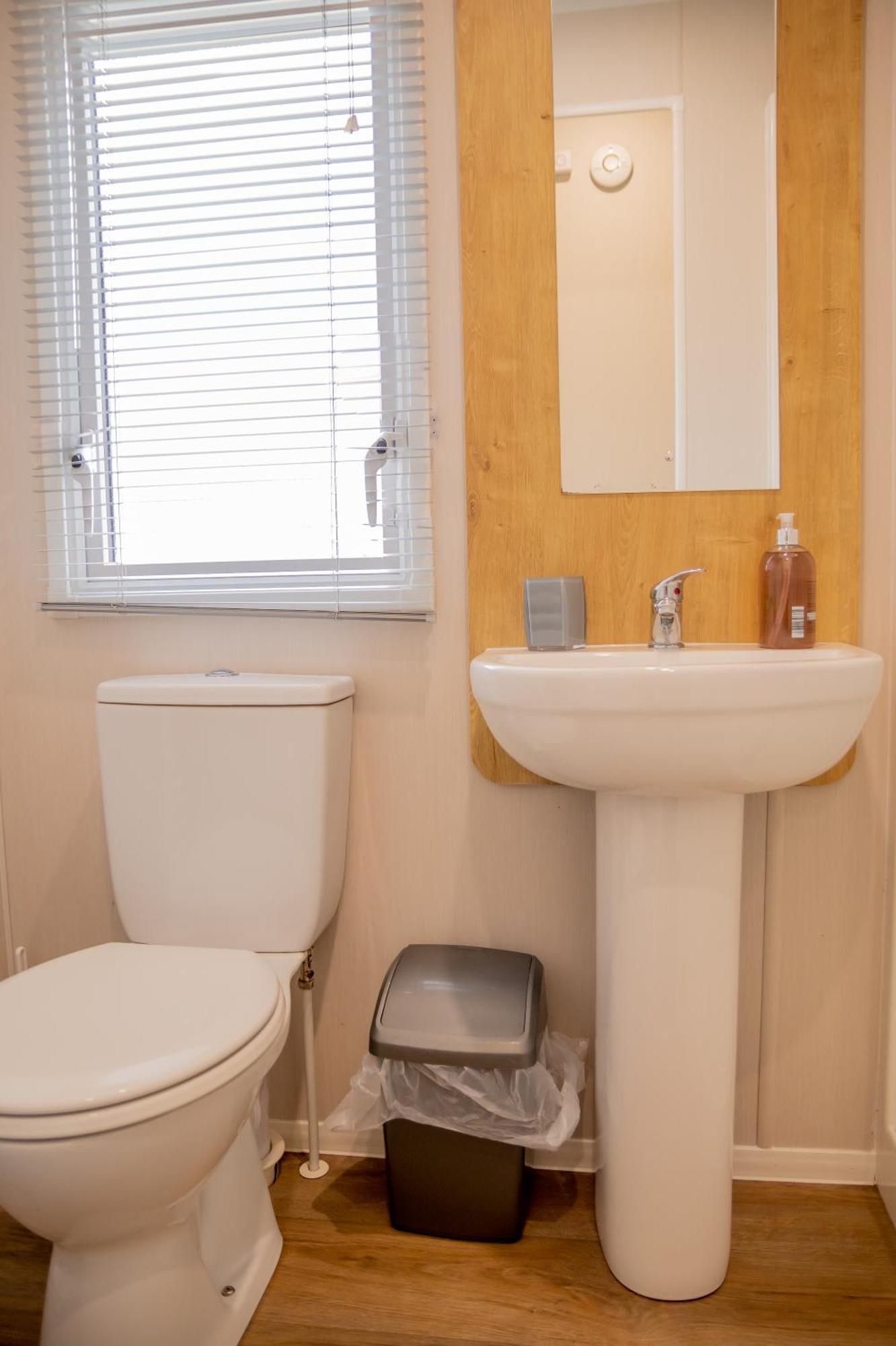 64 Lancaster The Lazy Willow 3 Bedroom Hot Tub Caravan Tattershall Lakes ภายนอก รูปภาพ
