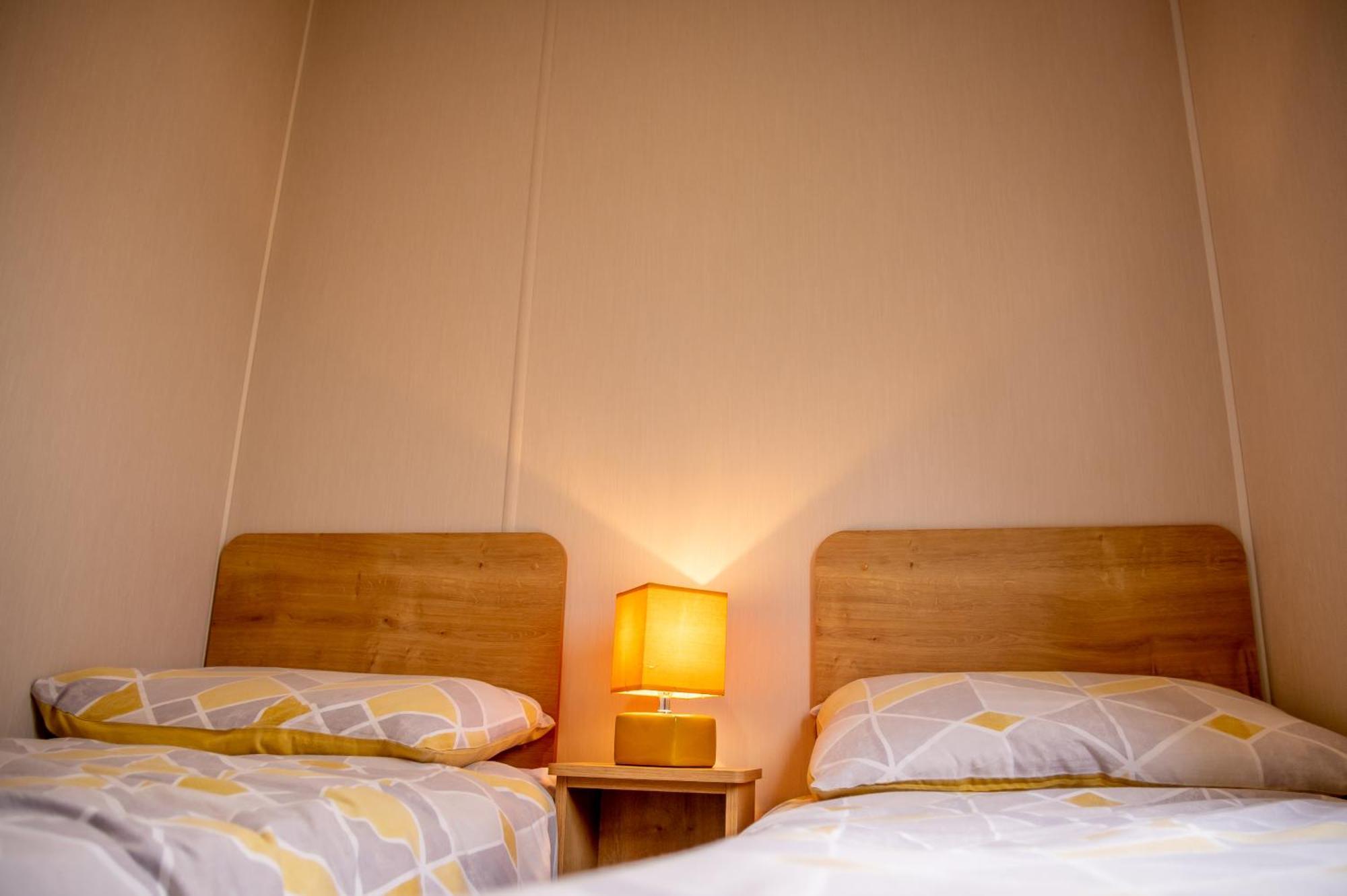 64 Lancaster The Lazy Willow 3 Bedroom Hot Tub Caravan Tattershall Lakes ภายนอก รูปภาพ