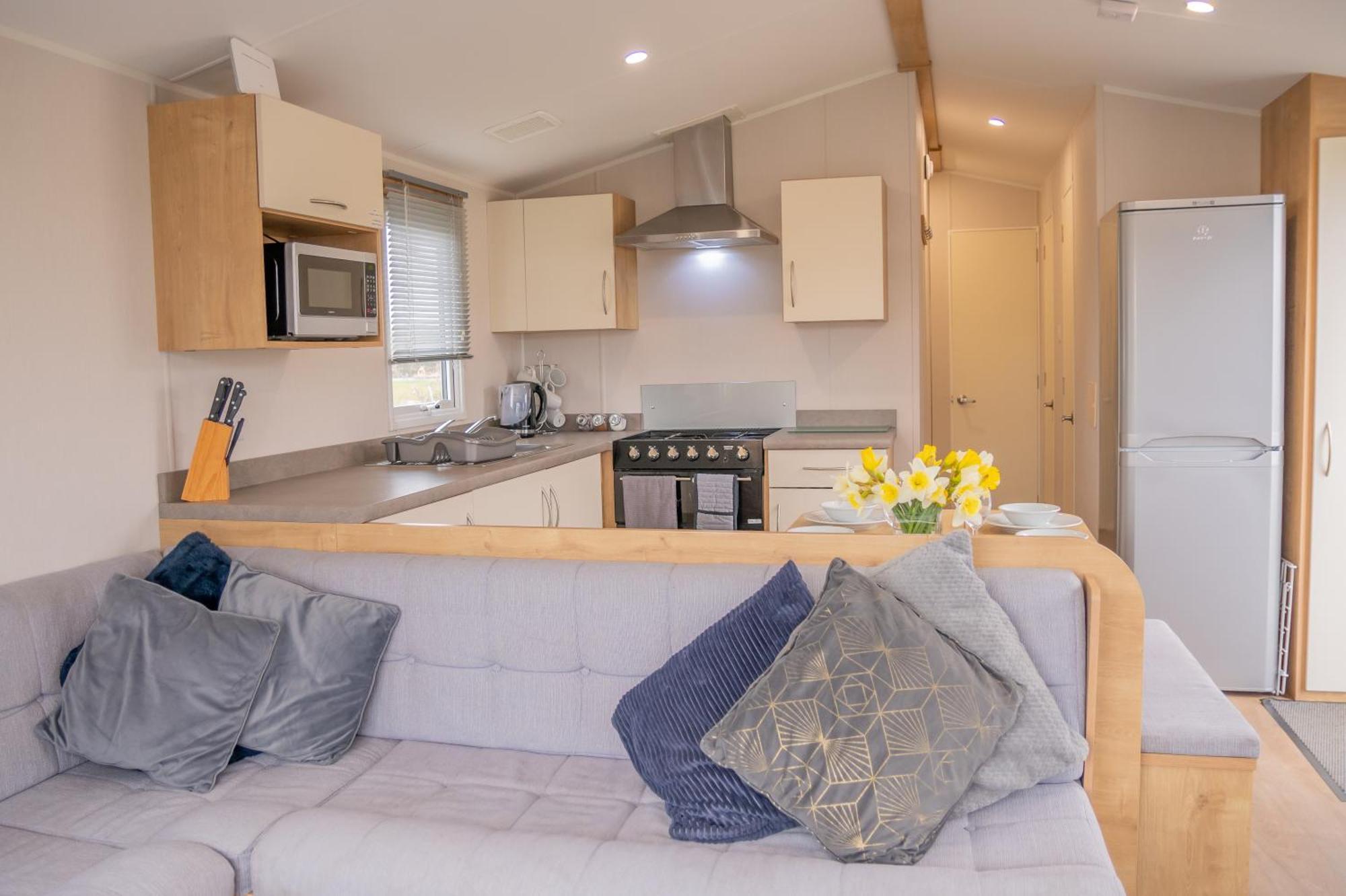 64 Lancaster The Lazy Willow 3 Bedroom Hot Tub Caravan Tattershall Lakes ภายนอก รูปภาพ