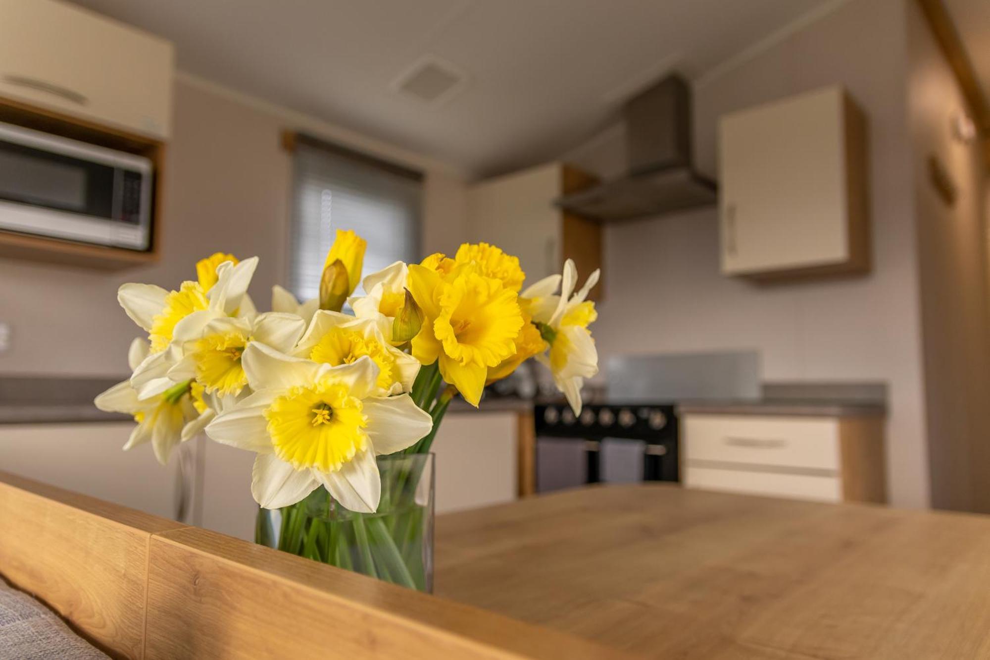 64 Lancaster The Lazy Willow 3 Bedroom Hot Tub Caravan Tattershall Lakes ภายนอก รูปภาพ