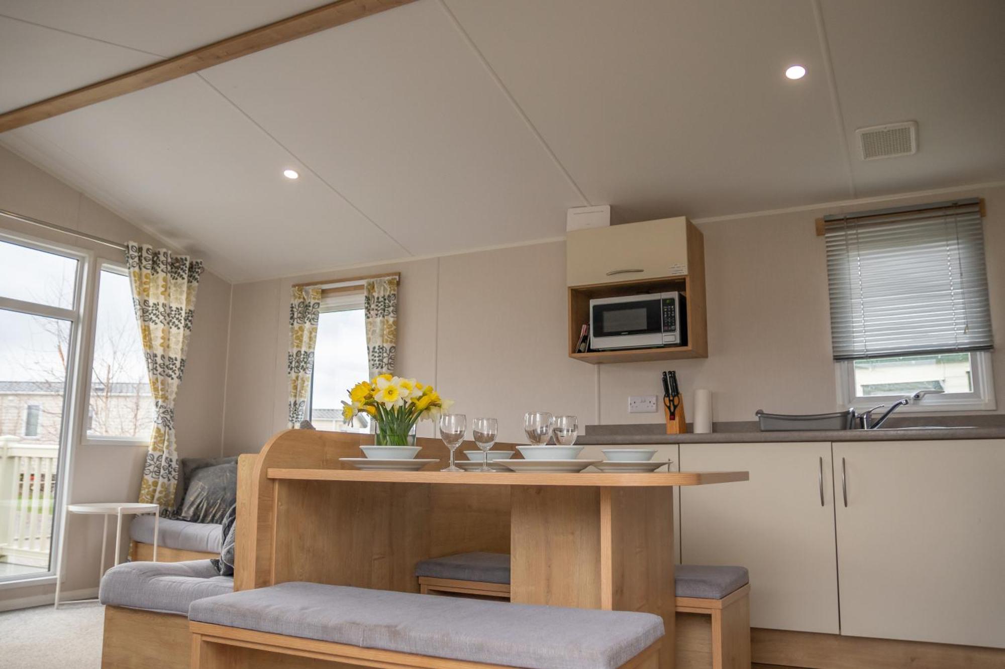 64 Lancaster The Lazy Willow 3 Bedroom Hot Tub Caravan Tattershall Lakes ภายนอก รูปภาพ