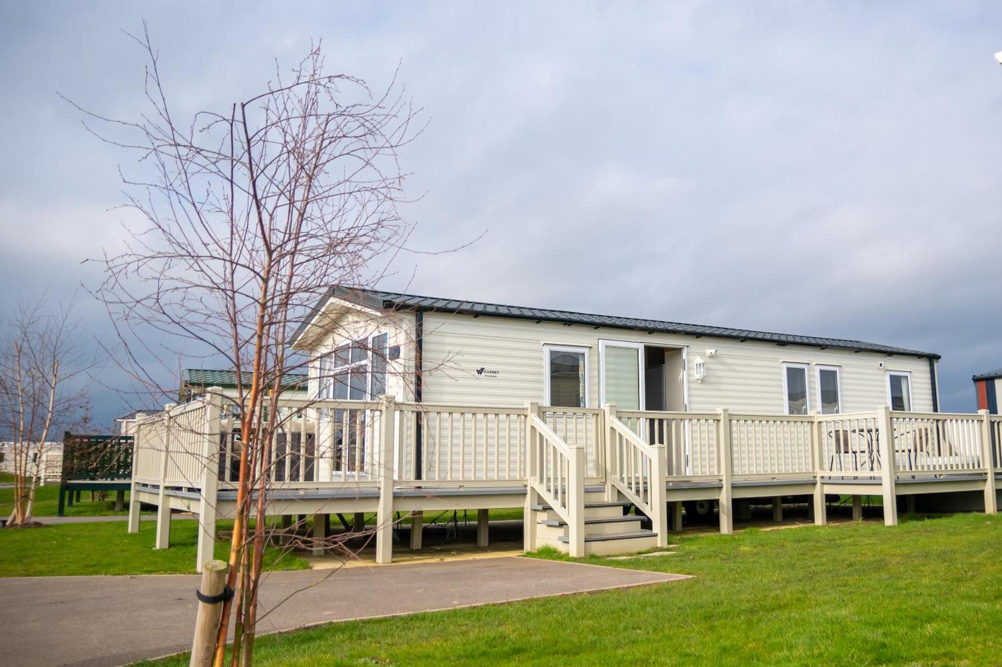64 Lancaster The Lazy Willow 3 Bedroom Hot Tub Caravan Tattershall Lakes ภายนอก รูปภาพ