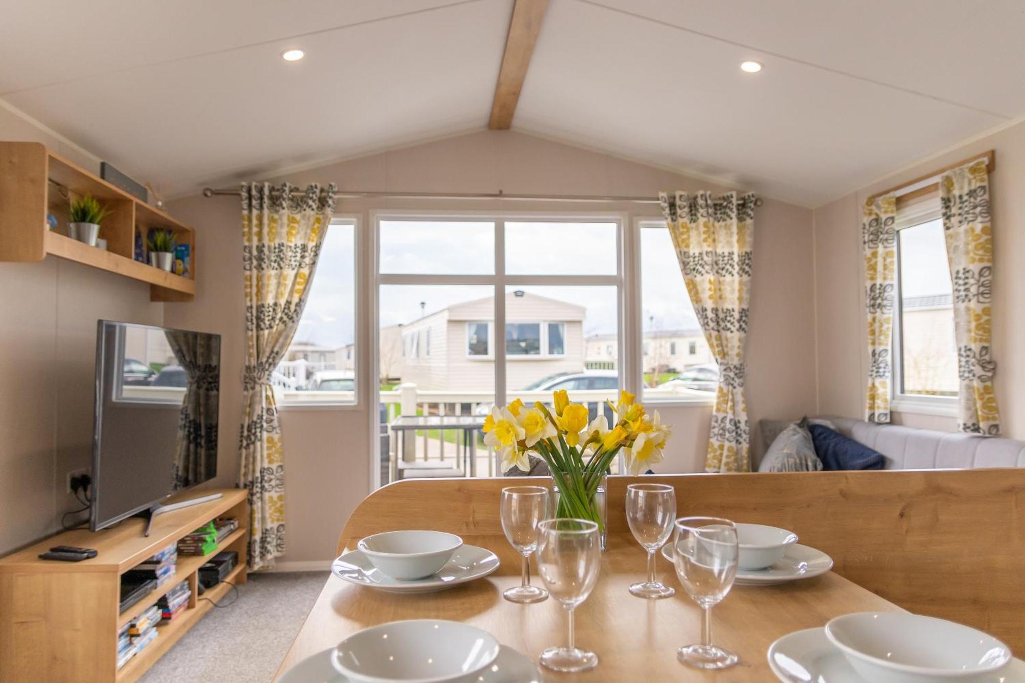 64 Lancaster The Lazy Willow 3 Bedroom Hot Tub Caravan Tattershall Lakes ภายนอก รูปภาพ