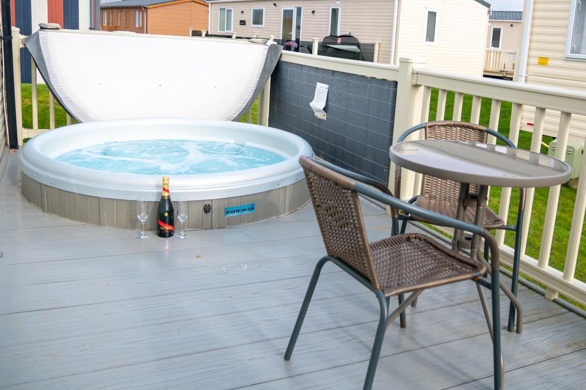 64 Lancaster The Lazy Willow 3 Bedroom Hot Tub Caravan Tattershall Lakes ภายนอก รูปภาพ