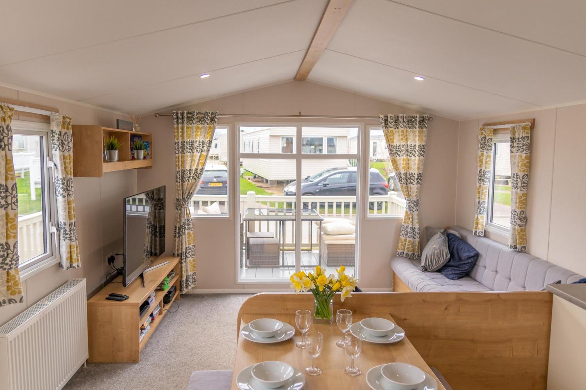 64 Lancaster The Lazy Willow 3 Bedroom Hot Tub Caravan Tattershall Lakes ภายนอก รูปภาพ