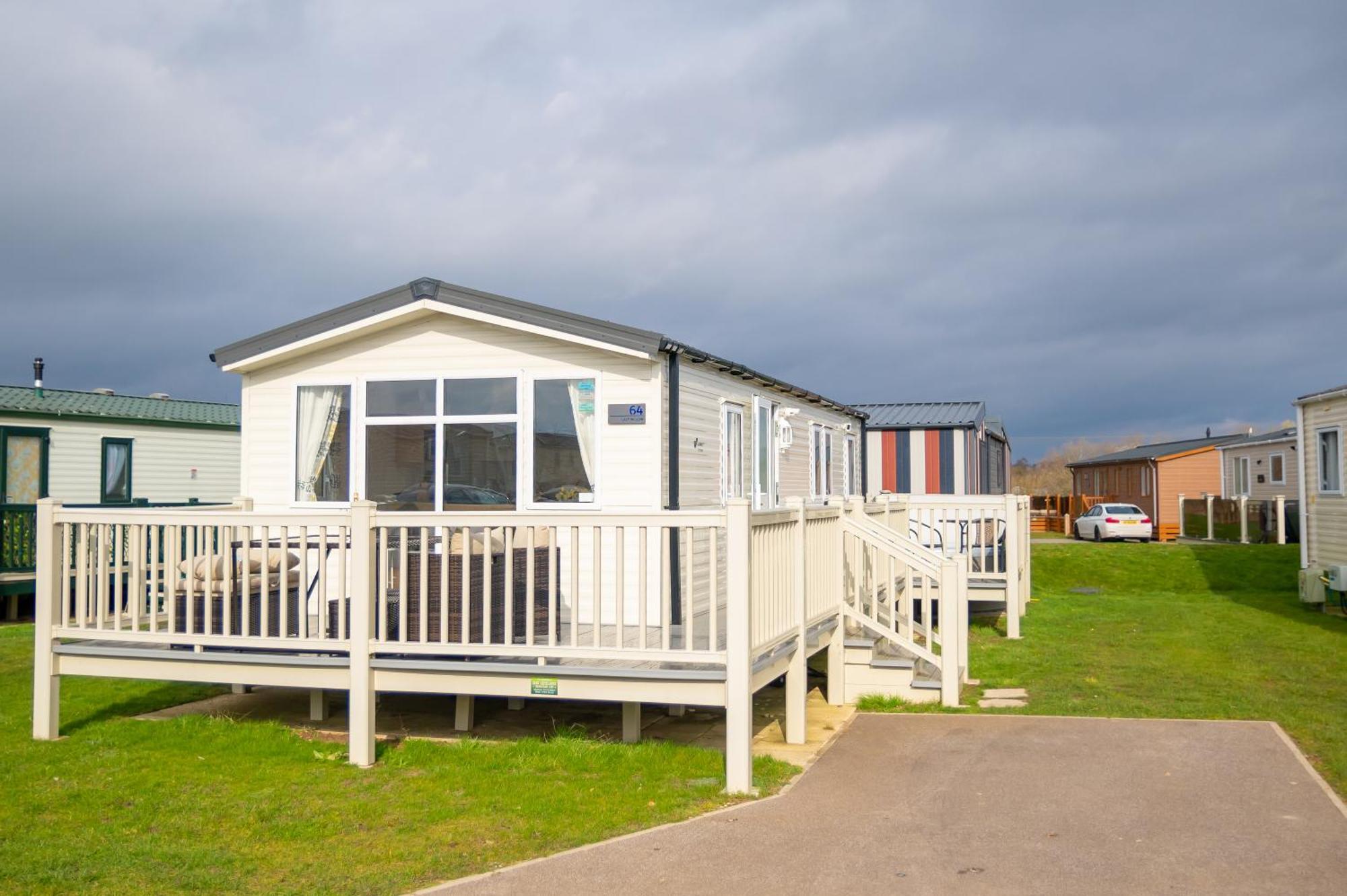 64 Lancaster The Lazy Willow 3 Bedroom Hot Tub Caravan Tattershall Lakes ภายนอก รูปภาพ