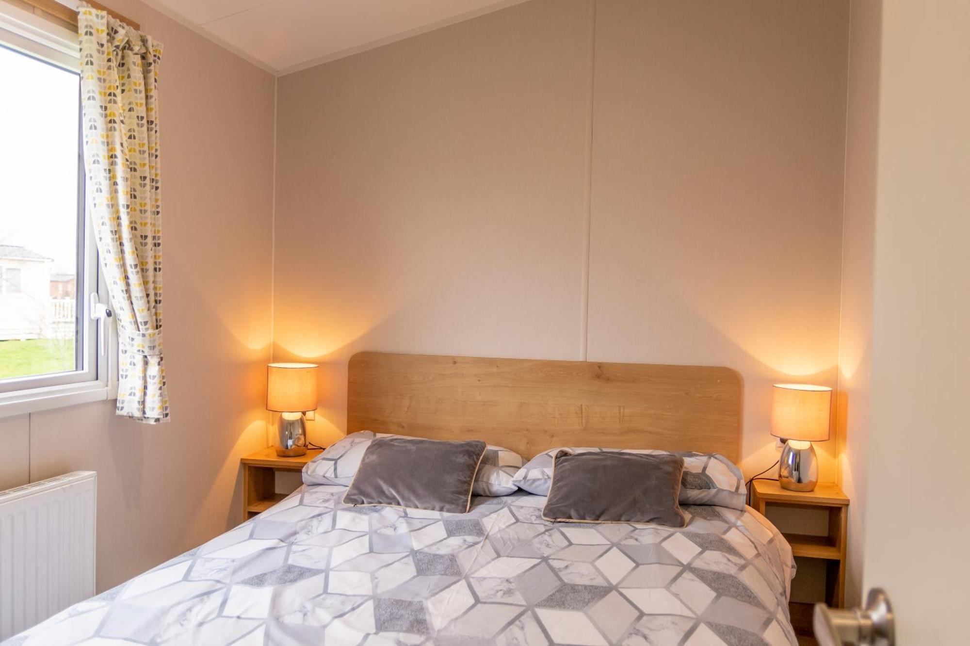 64 Lancaster The Lazy Willow 3 Bedroom Hot Tub Caravan Tattershall Lakes ภายนอก รูปภาพ