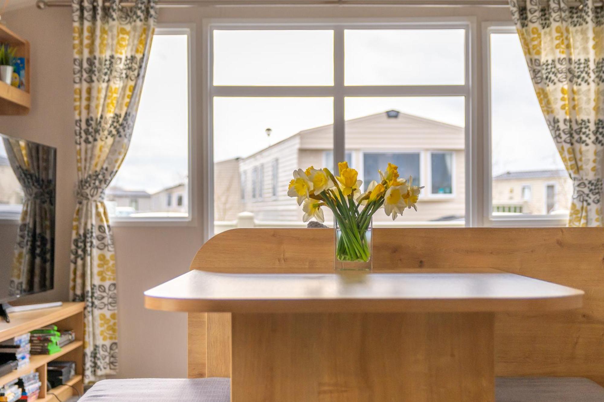 64 Lancaster The Lazy Willow 3 Bedroom Hot Tub Caravan Tattershall Lakes ภายนอก รูปภาพ